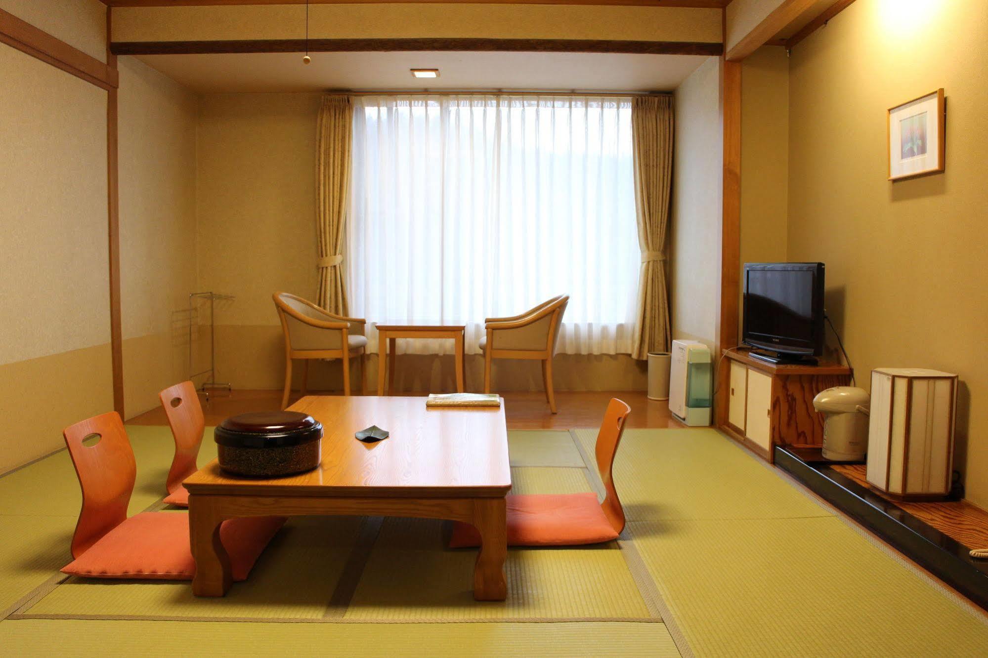 碧の美ゆゆaonobi Yuyu旧湯元白金温泉ホテル Biei Exterior foto